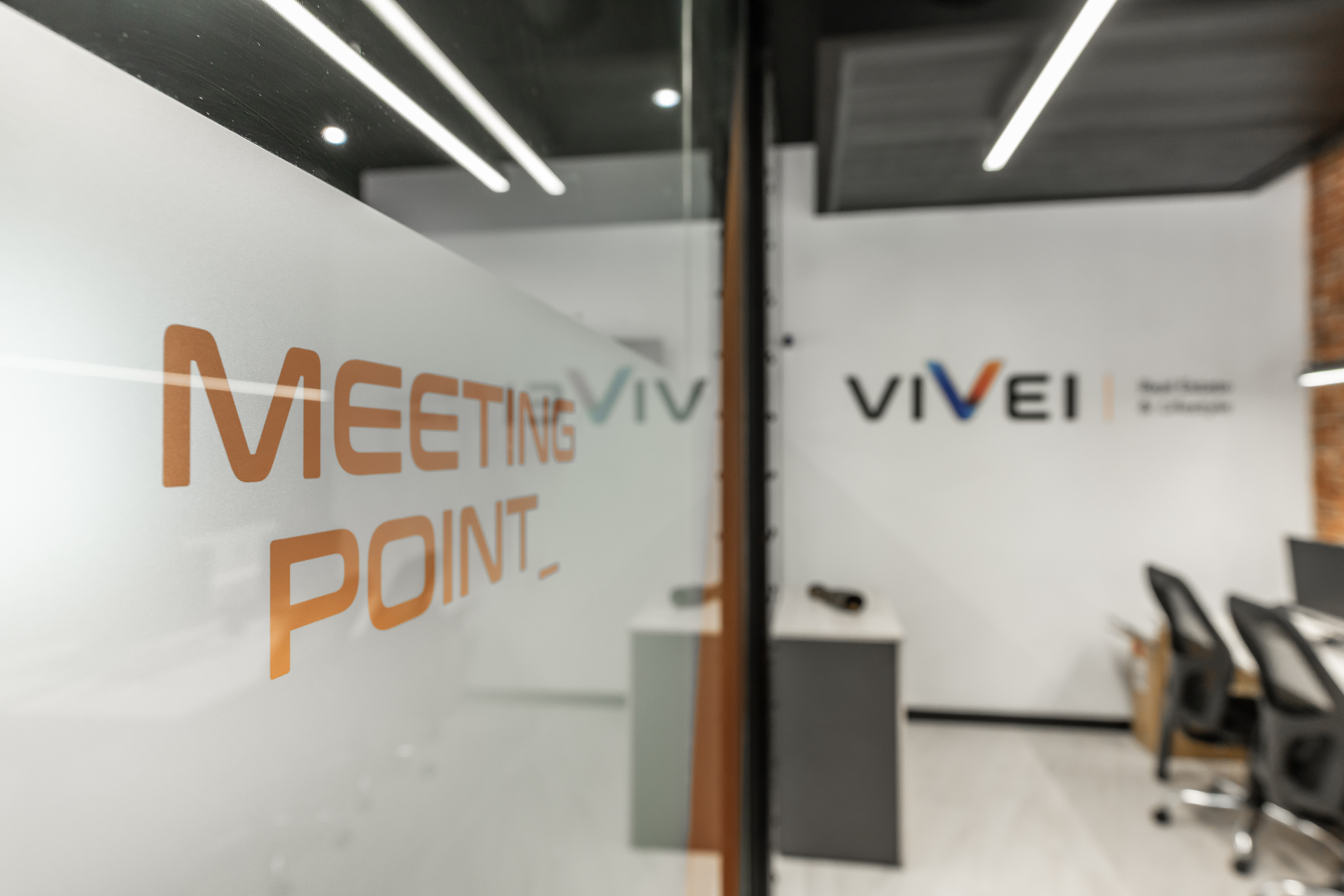 Sala Meeting Point en una oficina Vivei