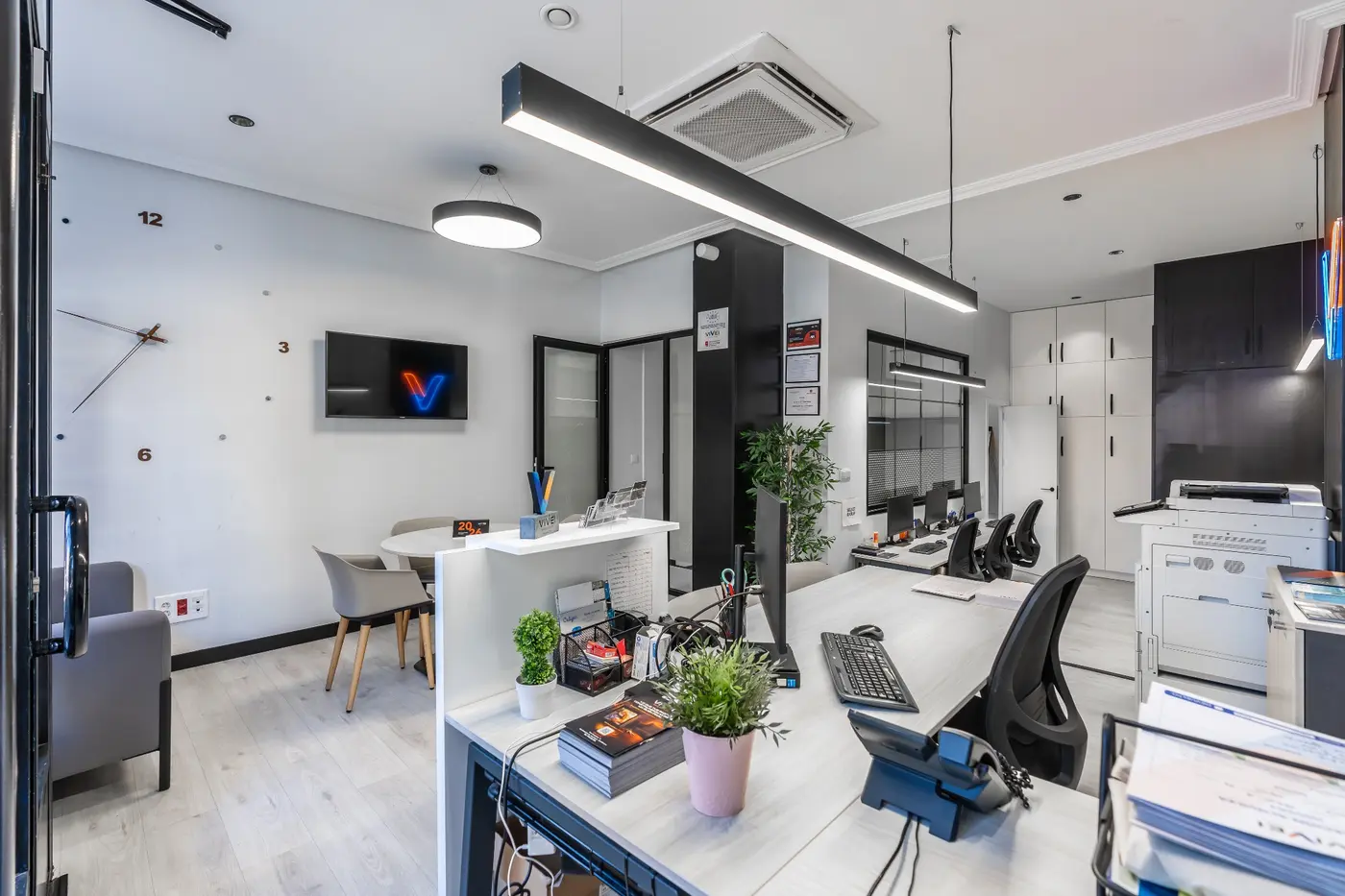 Interior de la oficina VIVEI Acacias